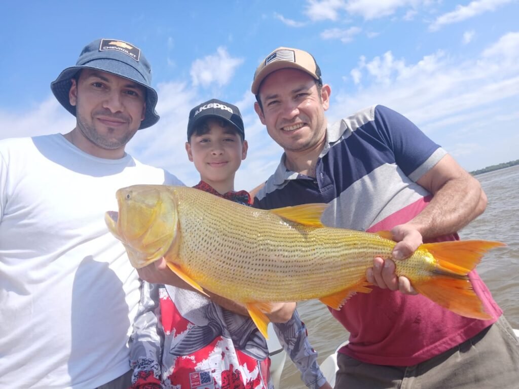 pesca de dorado en familia paso de la patria 2